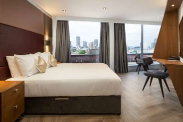Dezign suite in the penthouse of Roomzzz London Stratford