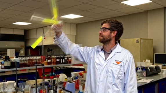 Chemist in laboratory 